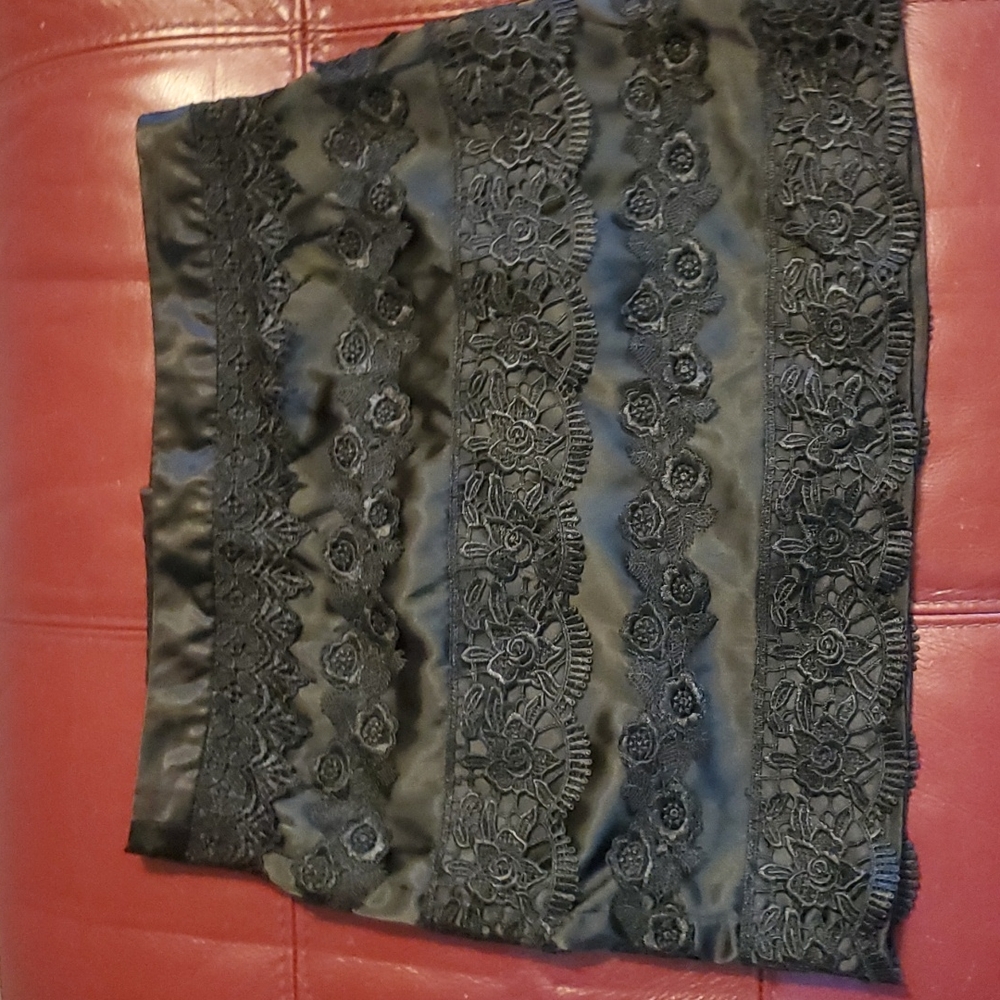 Forever 21 satin & lace black mini skirt